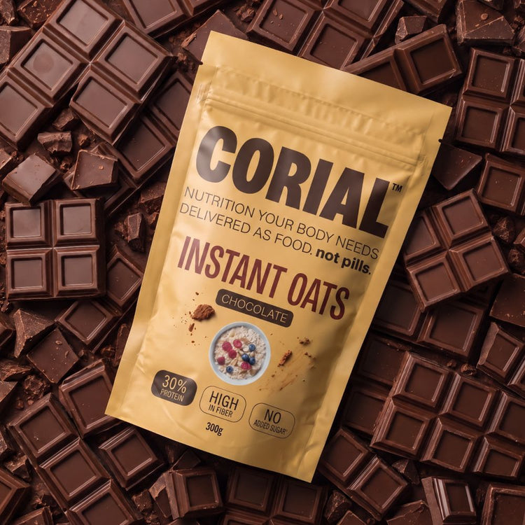 Embalagem CORIAL Instant Oats Chocolate sobre pedaços de tablete de chocolate negro
