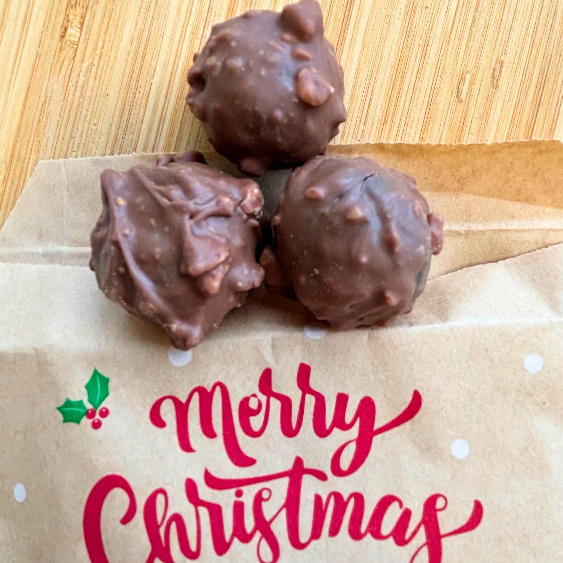 Adoçadas com tâmaras, mantendo o sabor autêntico do chocolate e da avelã sem excesso de açúcar.