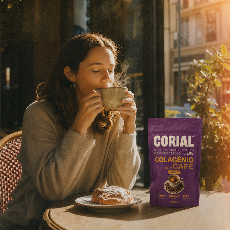 
                    
                      Embalagem de café com colagénio, pessoa a beber café
                    
                  